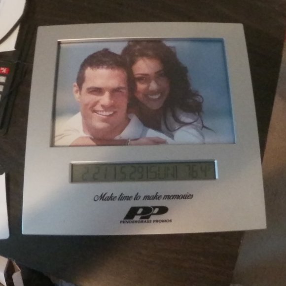Lifestyle Products 4 x 6 Photo Frame Alarm Clock - Picture 2 of 5